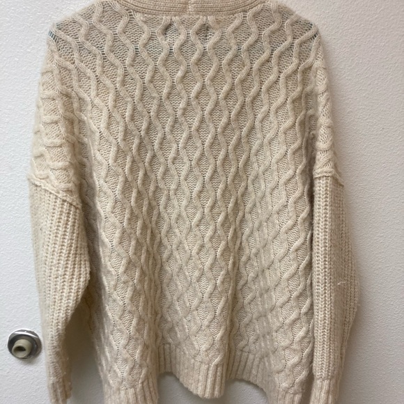 AMERICAN EAGLE OUTFITTERS Cream Cable Knit Cardigan (L) - Picture 5 of 7